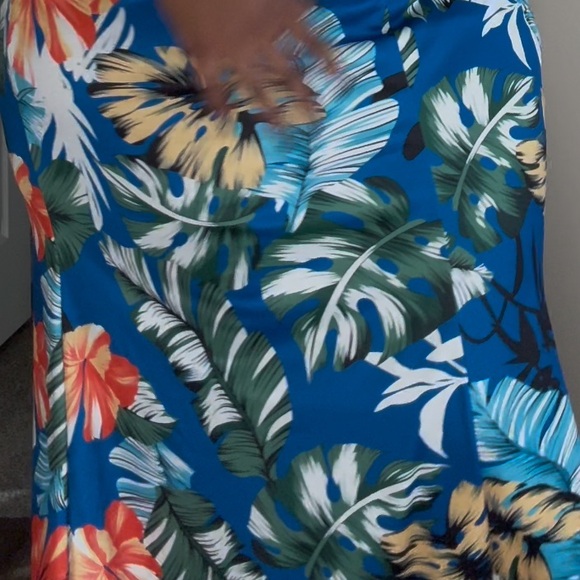 Long Hawaiian dress - Picture 2 of 3